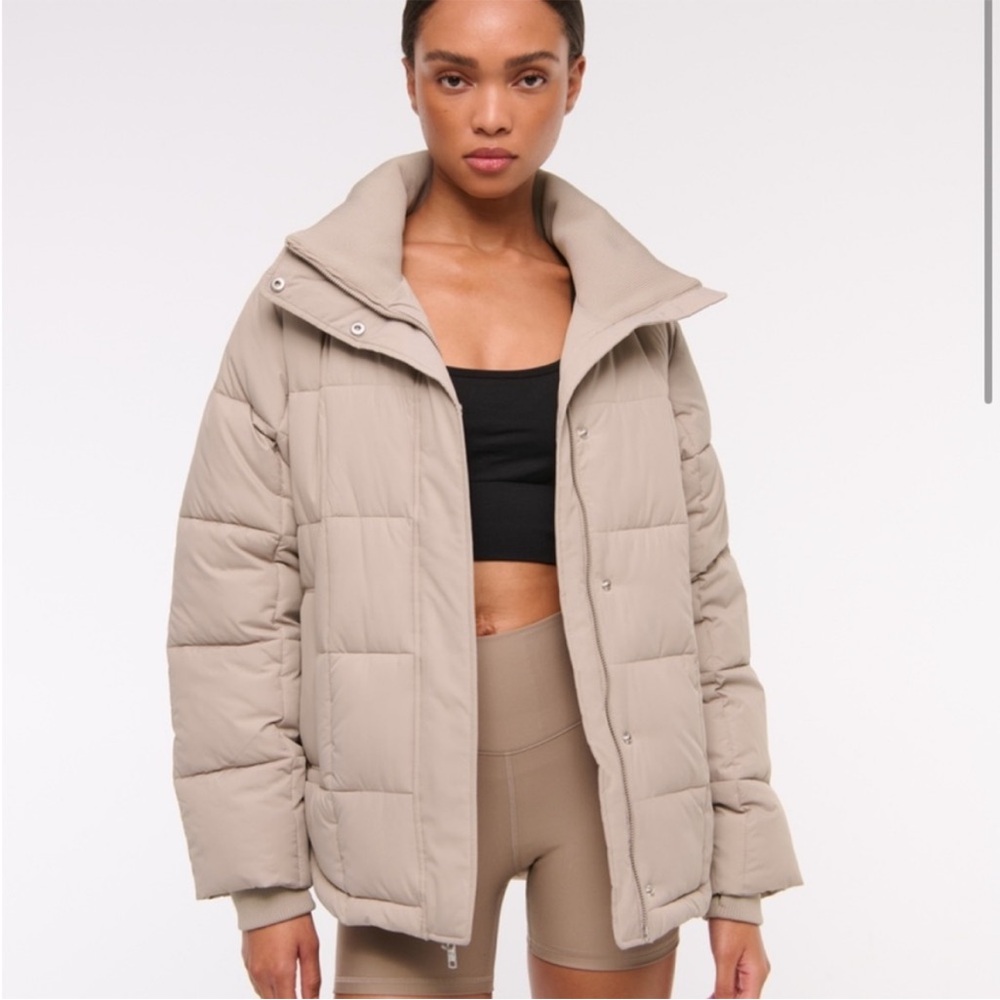 Abercrombie and Fitch ypb on the go puffer